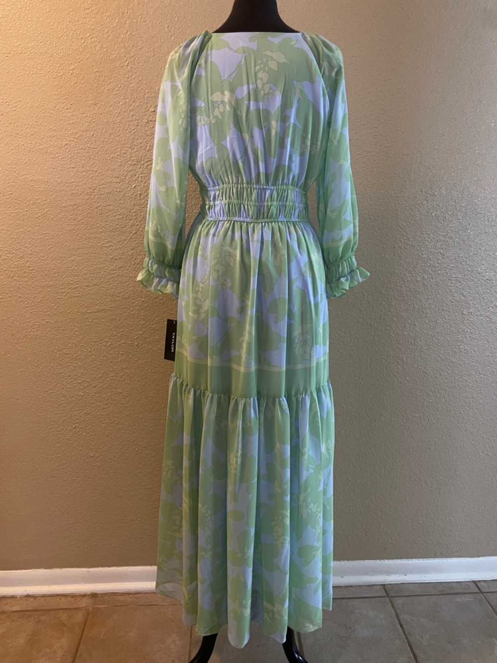 Taylor Chiffon Pastel Mint & Lilac Floral V-Neck Maxi Dress Long Sleeve Size 4 - Picture 6 of 14